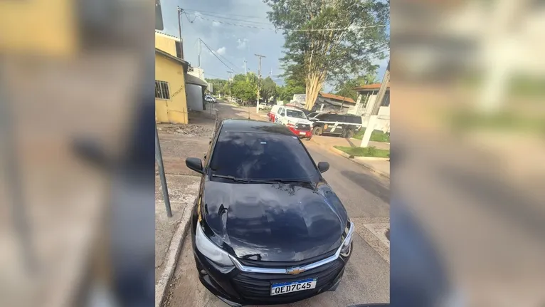 Com o auxílio das câmeras de monitoramento do shopping, a segurança identificou o veículo utilizado