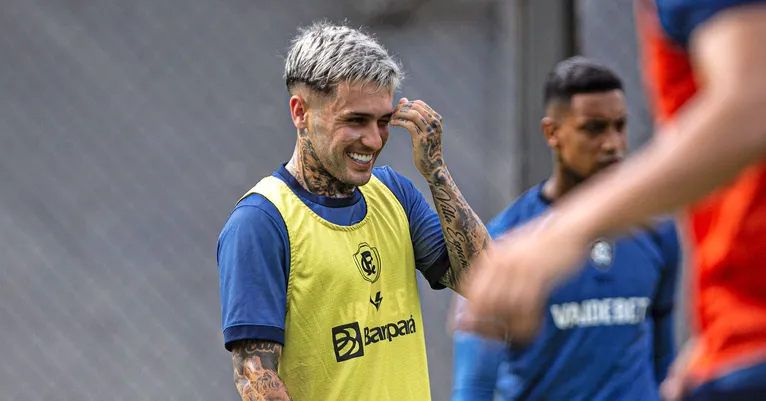 Uruguaio quer seguir no Baenão