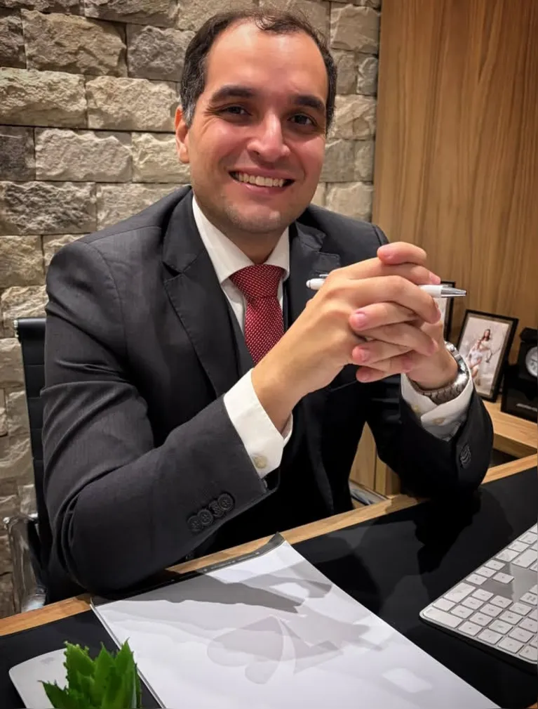 Advogado especialista em Direito Empresarial, Thiago Bastos