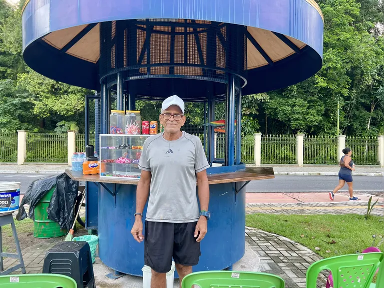 O vendedor de coco Agnaldo de Souza reforça a importância de preservar a fauna e flora do Bosque.