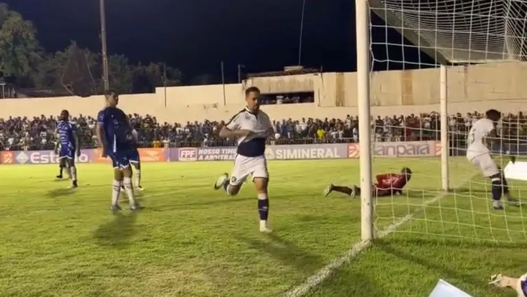 Pikachu saiu do banco para empatar a partida no tempo normal