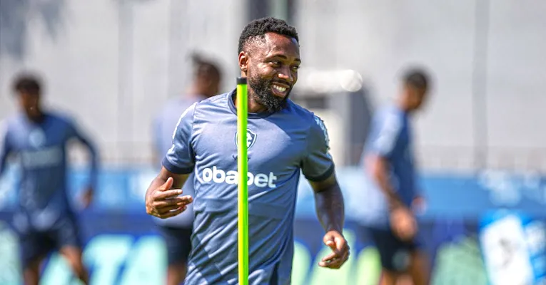 Sávio voltou ao time titular contra o Inter e já voltou em má fase