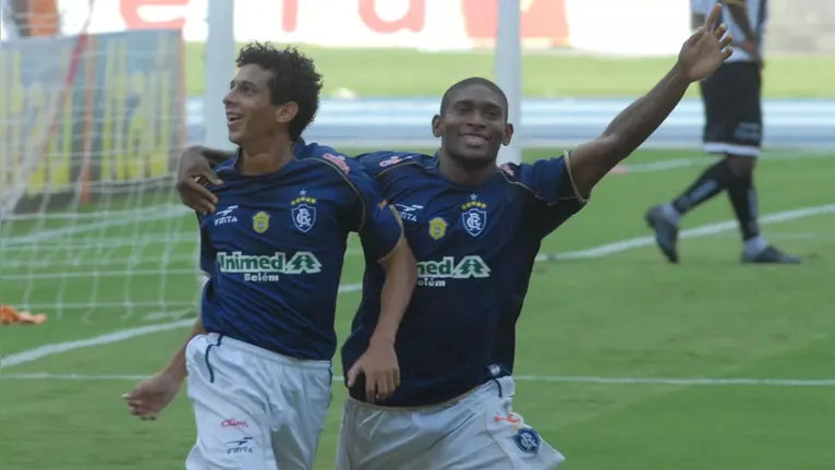 Zé Soares e Landu fizeram os gols da vitória do Remo na Série B de 2006 contra o Galo