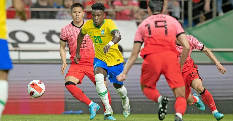 Vini Jr chega pressionado para ter boas atuações