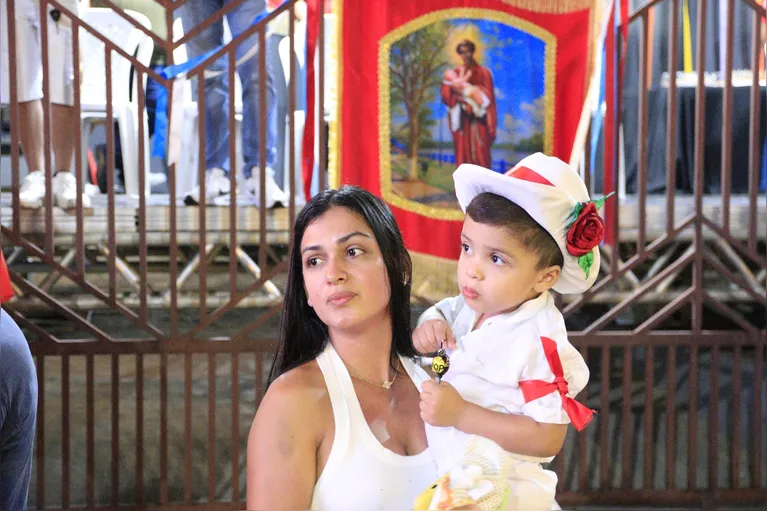 Renata Martins e o filho Bernardo, de 2 anos.