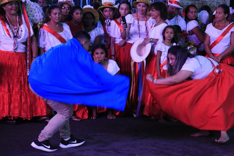 O cortejo simboliza a renovação da fé em São Benedito e reforça uma devoção transmitida principalmente pela oralidade.