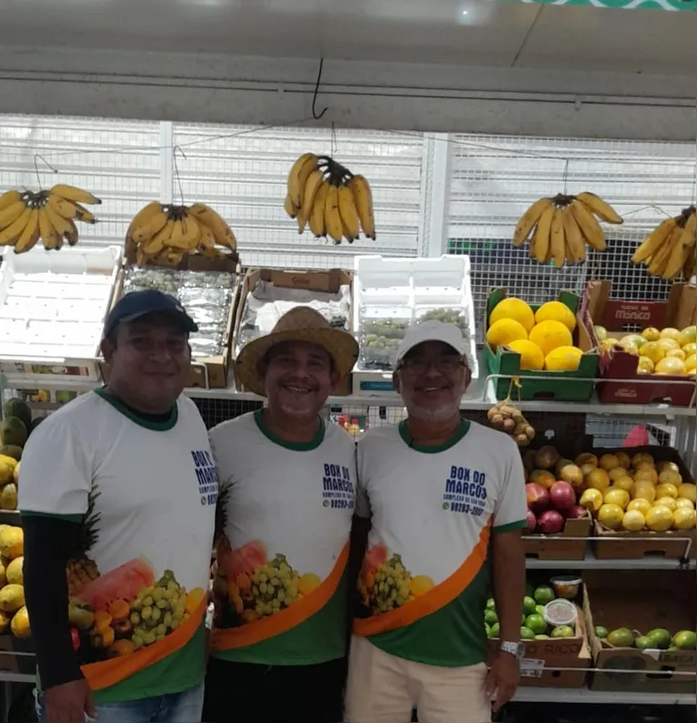 Feirante Marcos Novaes, que há mais de 30 anos constrói sua trajetória no local