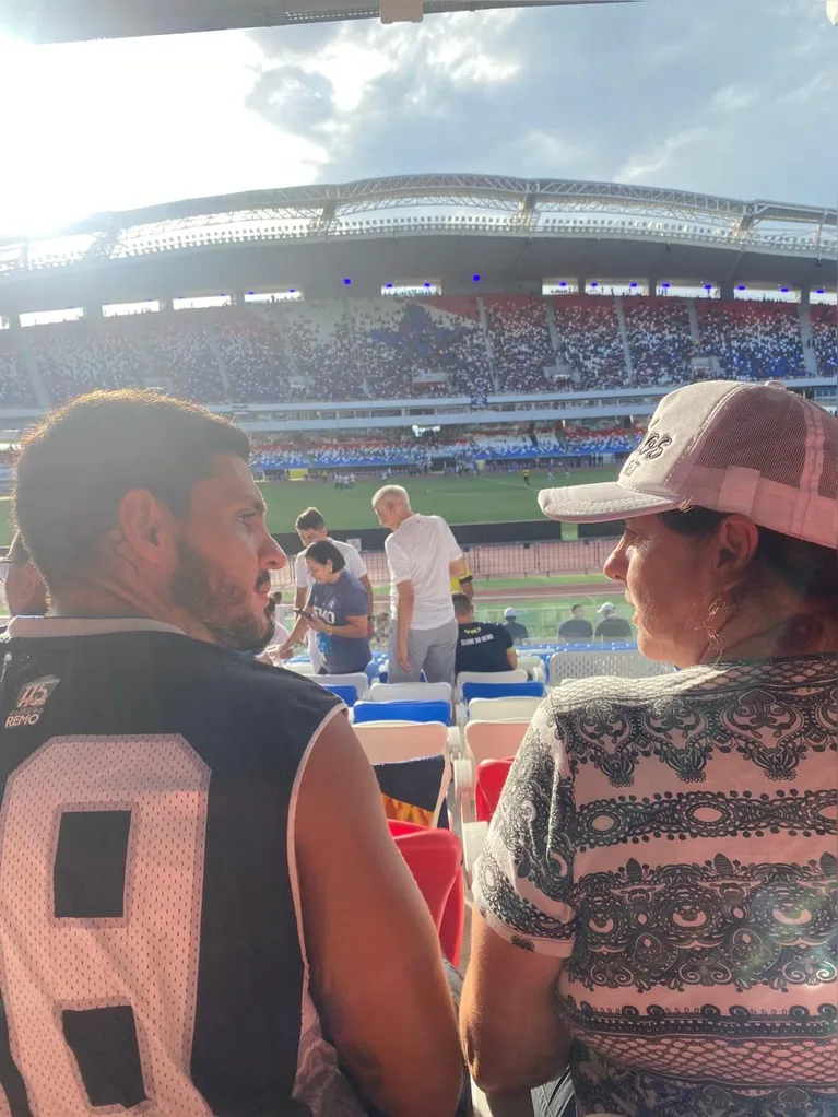 Igor Ayres e sua mãe azulina Márcia Ayres de Oliveira.