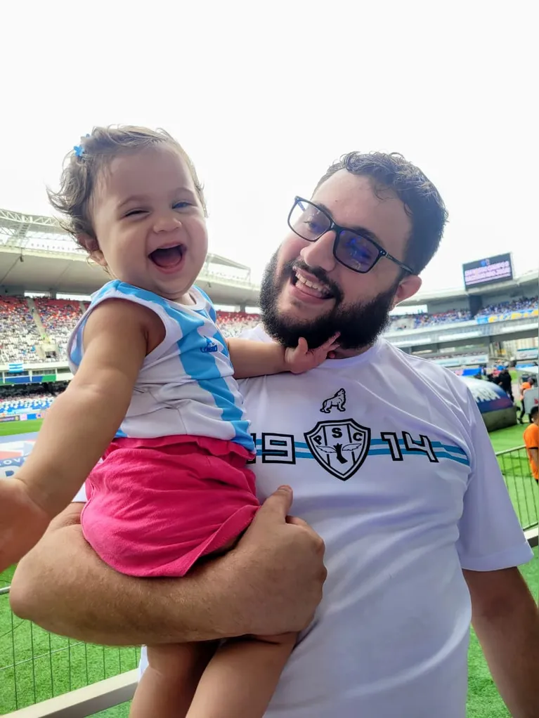 Lucas e a pequena Maitê