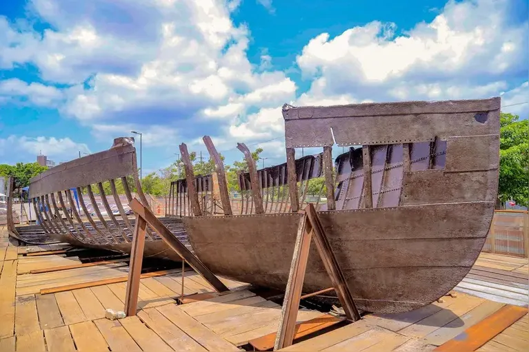 Embarcação históricacom características do final do século XIX e início do XX, foi encontrada na Nova Doca