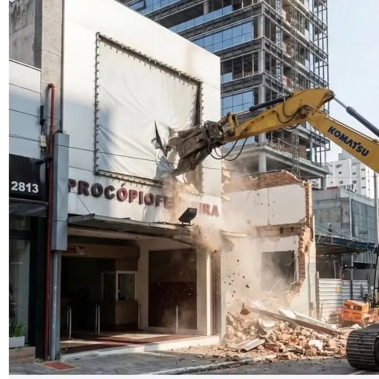 Teatro Procópio Ferreira, em São Paulo, começa a ser demolido