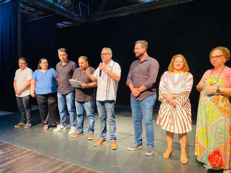 Jorge Panzera, presidente da Imprensa Oficial do Estado do Pará, recebeu escritores, pesquisadores e representantes das letras paraense e nacional durante o lançamento da nova edição de "Marajó".