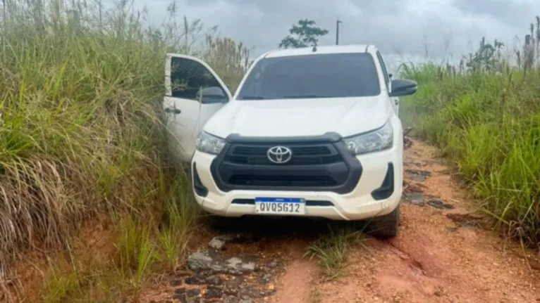 Caminhonete Toyota Hilux registrada em nome de Gilberto Rodrigues dos Santos, o "Bebezão", encontrada na Vicinal Baguá, em Eldorado do Carajás, onde os quatro corpos foram encontrados.