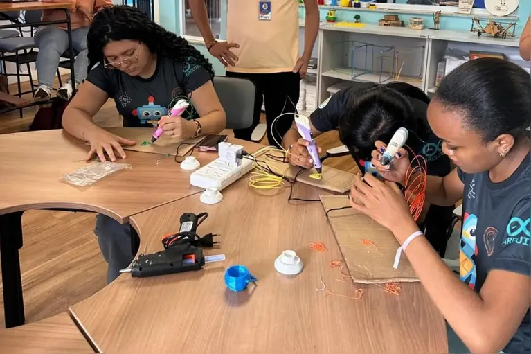 Atualmente, a Seduc desenvolve 150 projetos educacionais em andamento