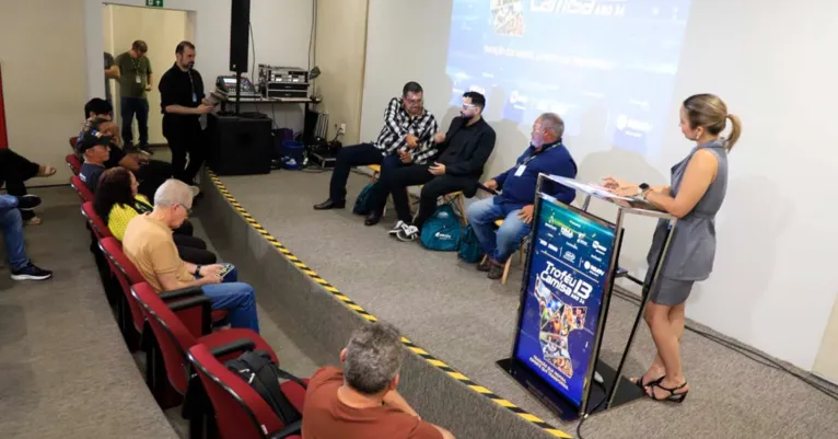 Os jornalistas Gerson Nogueira, Rodolfo Marques e Lucas Quirino representaram diferentes gerações do jornalismo esportivo e compartilharam visões sobre os desafios e transformações da profissão.