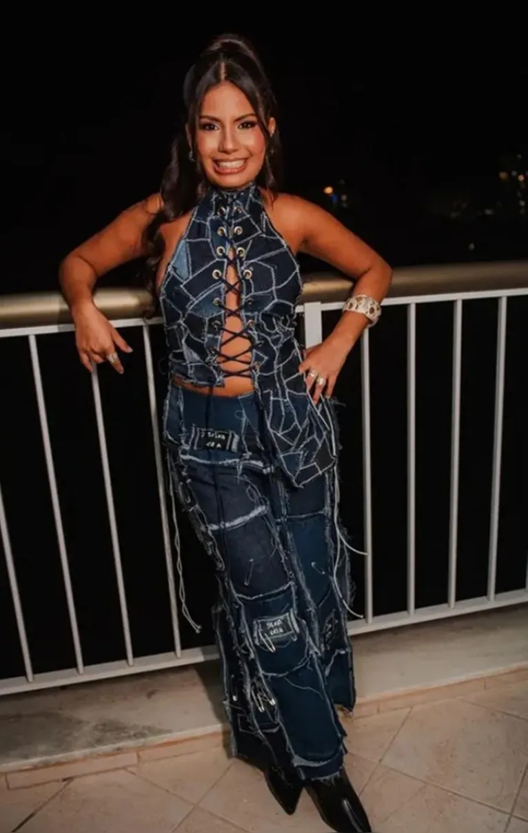 A ex-bbb apostou em um conjunto de jeans