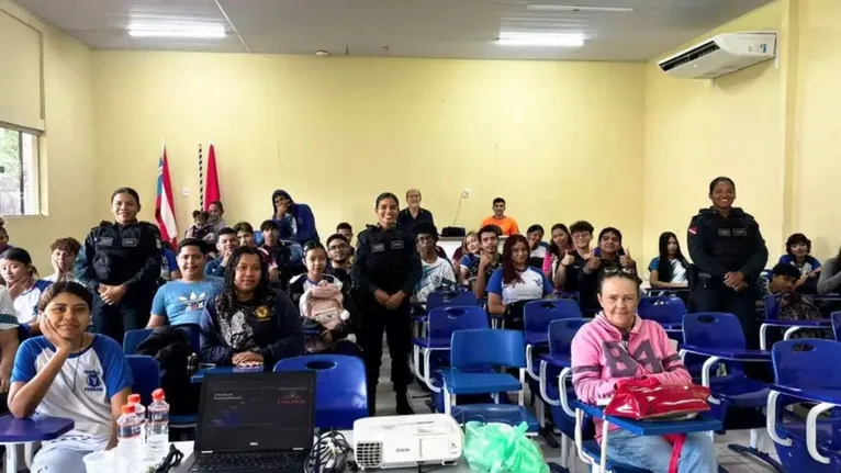 Realizaram palestras abordando as consequências legais e sociais da violência escolar.