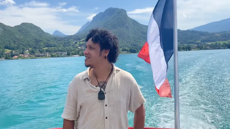 O clipe foi gravado no Pará e em outros países da Europa