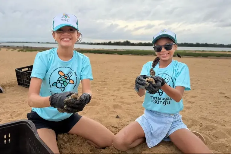 Crianças, educadores e instituições parceiras se reuniram em um momento simbólico