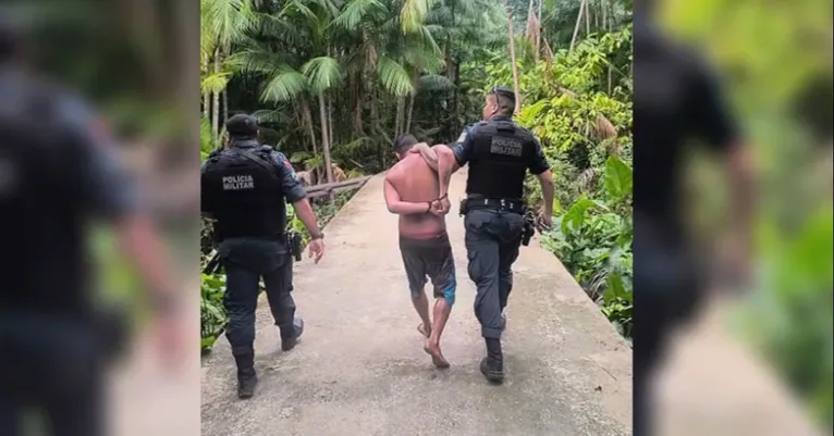 Acusado sendo preso pela Polícia Militar do Pará