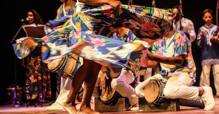 Projeto leva oficinas gratuitas para comunidade no bairro do Canudos