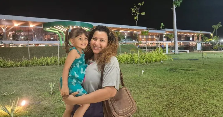 Luana Pimenta e a filha Pérola.