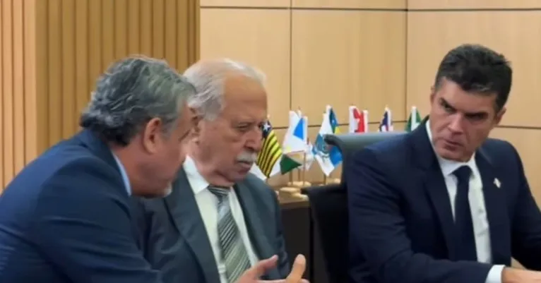 No início do mês o governador Helder Barbalho esteve com uma comitiva de parlamentares paraenses em Brasília para discutir com o ministro da agricultura.