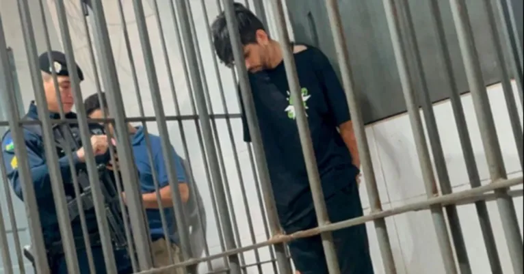 O suspeito foi detido logo após ter cometido o crime
