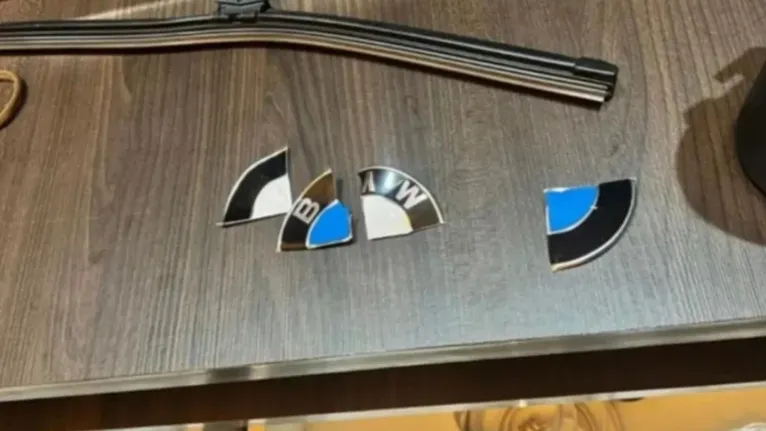 Produtos de limpeza foram despejados no tanque de combustível; polícia investiga possibilidade de perda total do motor.