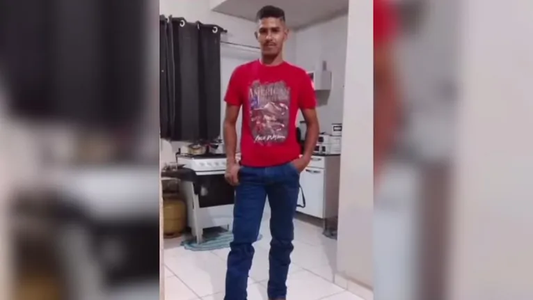 Magdiel estava às margens do rio quando decidiu entrar na água para se refrescar.