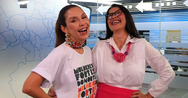 Dina Carmona e Priscila Belfort em momento de descontração após gravação do especial de estreia do DOL Delas.