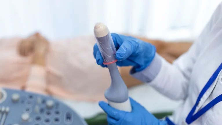 O ultrassom transvaginal é fundamental para o diagnóstico precoce de alterações ginecológicas.