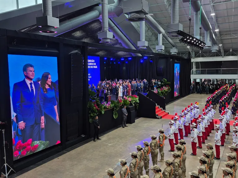 Helder Barbalho passa a faixa e Hana Ghassan assume o Governo do Pará