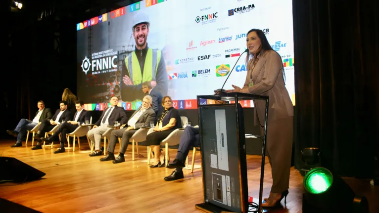 A presidente do CREA-PA, Adriana Falconeri, destaca a importância de alinhar a engenharia e o planejamento técnico às necessidades reais da sociedade.