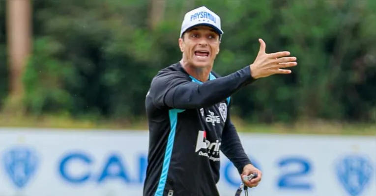 Júnior Rocha vai mandar a campo um Lobo alternativo, com foco no jogo de sábado, pela Série C