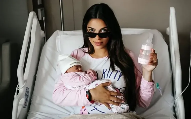 Ex-BBB Key Alves mostra filha recém-nascida pela primeira vez