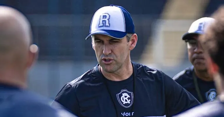 Treinador vê pressão aumentar