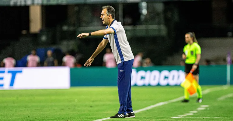 Leão caiu no Couto Pereira por 1 a 0