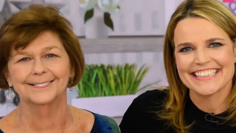 Savannah Guthrie ao lado da mãe, Nancy Guthrie, que está desaparecida há 12 dias; sequestro é investigado pelo FBI.