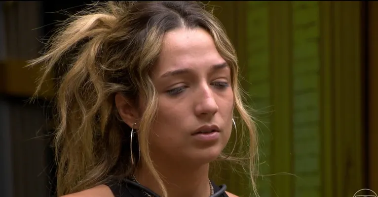 A gaúcha Samira ficou revoltada ao ser informada por Tadeu que estava emparedada.