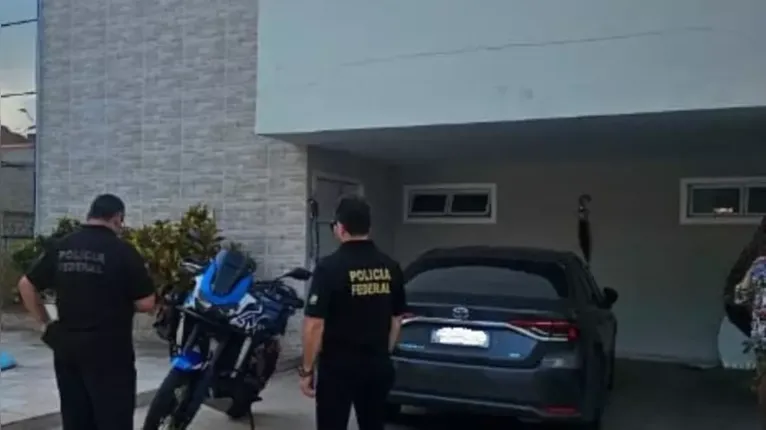 Imóvel é alvo de mandado de busca e apreensão durante operação que investiga descontos irregulares em aposentadorias e pensões.