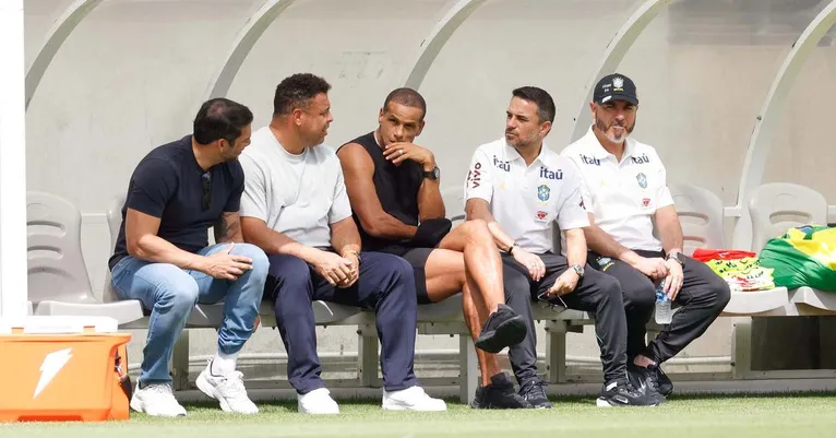 Ronaldo e Rivado estiveram acompanhando o treinamento do Brasil