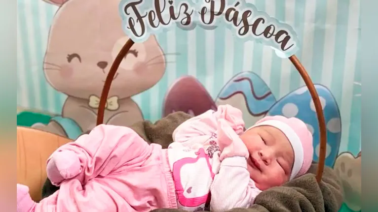 Equipe de Humanização e familiares celebram momento de renovação durante atividade de Páscoa na unidade de saúde.