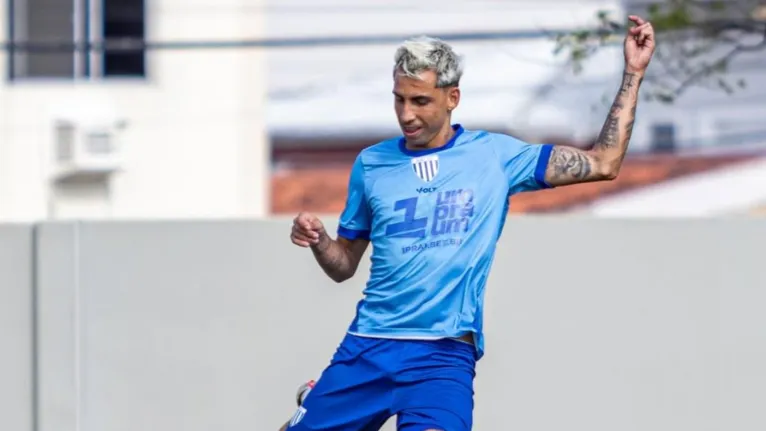 Douglas Teixeira chega como reforço para a lateral esquerda do Remo e amplia as opções do elenco azulino na disputa do Brasileirão.