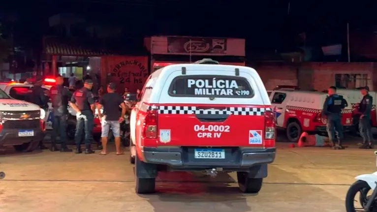 Os policiais reagiram e o suspeito acabou sendo alvejado com um tiro na perna.os policiais reagiram e o suspeito acabou sendo alvejado com um tiro na perna.