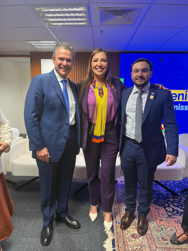 Adriana Falconeri prestigia posse de paraense como Ministro da Pesca e Aquicultura