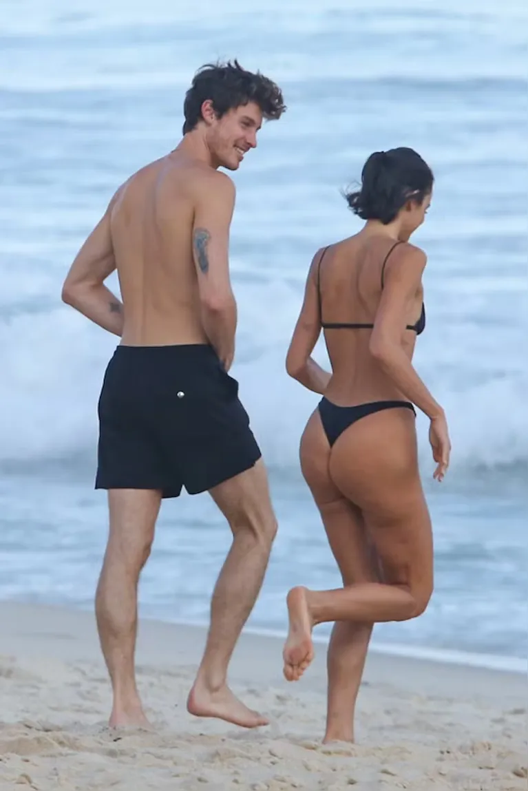 Shawn Mendes e Bruna Marquezine são flagrados em momento íntimo