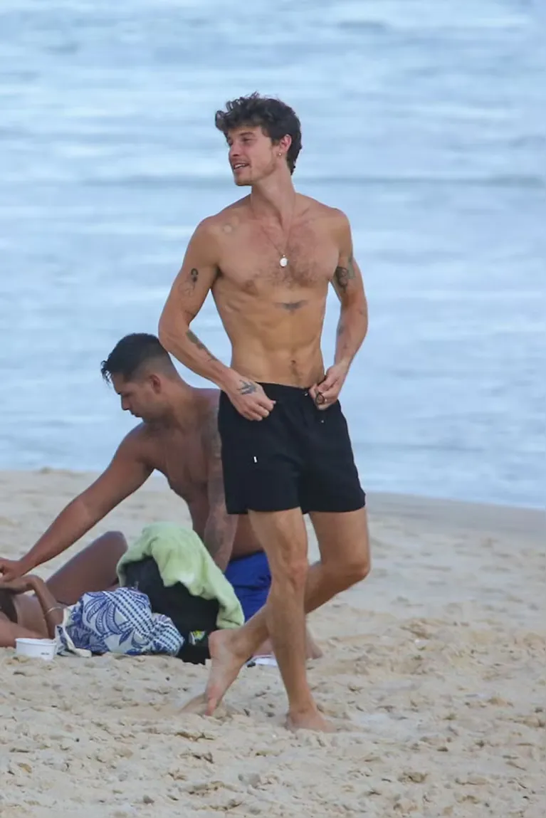 Shawn Mendes e Bruna Marquezine são flagrados em momento íntimo