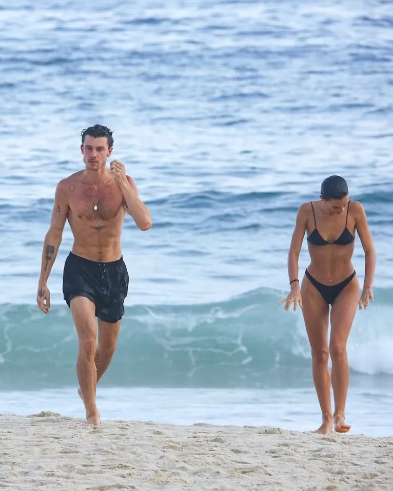 Shawn Mendes e Bruna Marquezine são flagrados em momento íntimo