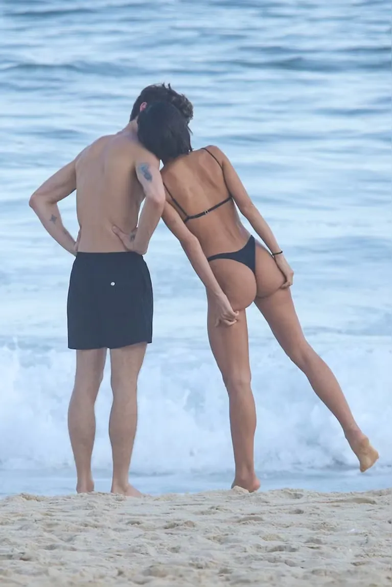 Shawn Mendes e Bruna Marquezine são flagrados em momento íntimo